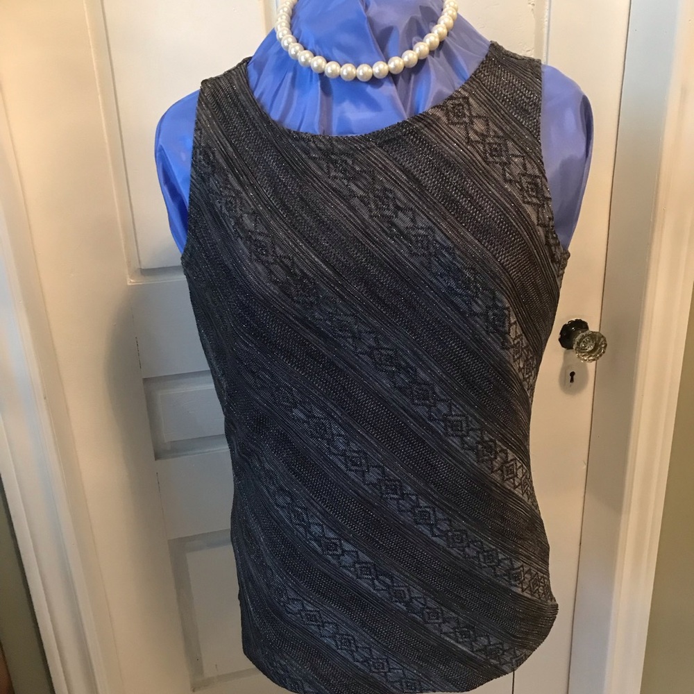 Chic Black Patterned Sleeveless Blouse